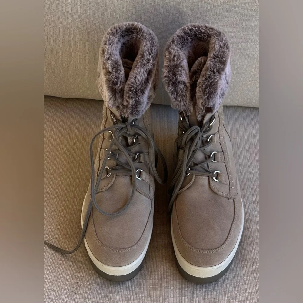 Cougar Grey Vanetta Suede Fur-Lined Winter Boots, size 11